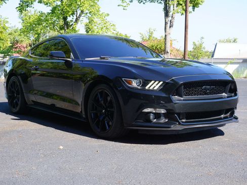 Used 2017 Ford Mustang GT Premium w/ Black Accent Package RWD image 3