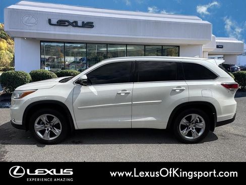 Used 2015 Toyota Highlander Limited w/ Driver Technology Package AWD/4WD image 2
