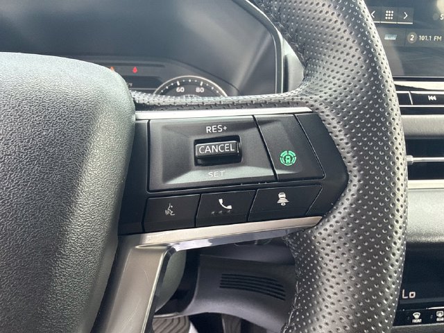 Used 2025 Mitsubishi Outlander AWD image 27