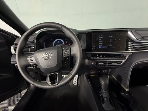 Used 2025 Toyota Camry SE w/ Convenience Package FWD image 16