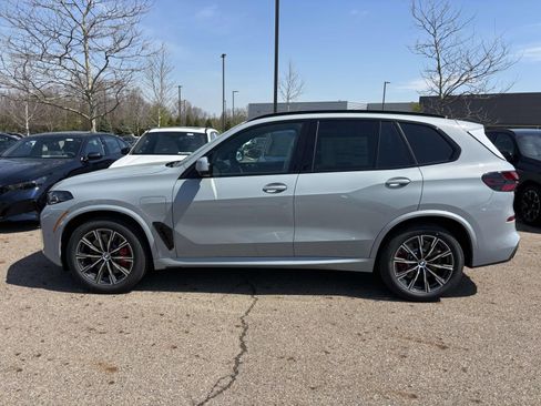 New 2026 BMW X5 xDrive50e image 10