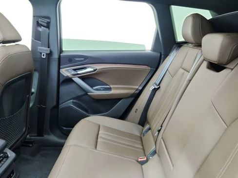 Used 2025 Audi Q6 e-tron Premium w/ Convenience Package image 28