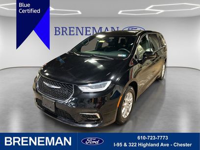 Used 2025 Chrysler Pacifica Select