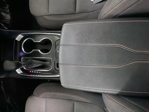 Used 2021 Chevrolet Traverse LS image 18