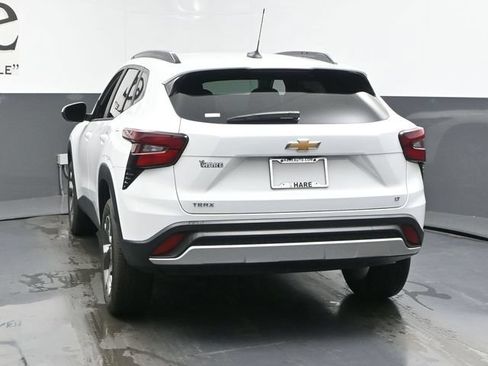 Used 2025 Chevrolet Trax LT w/ LT Convenience Package FWD image 13