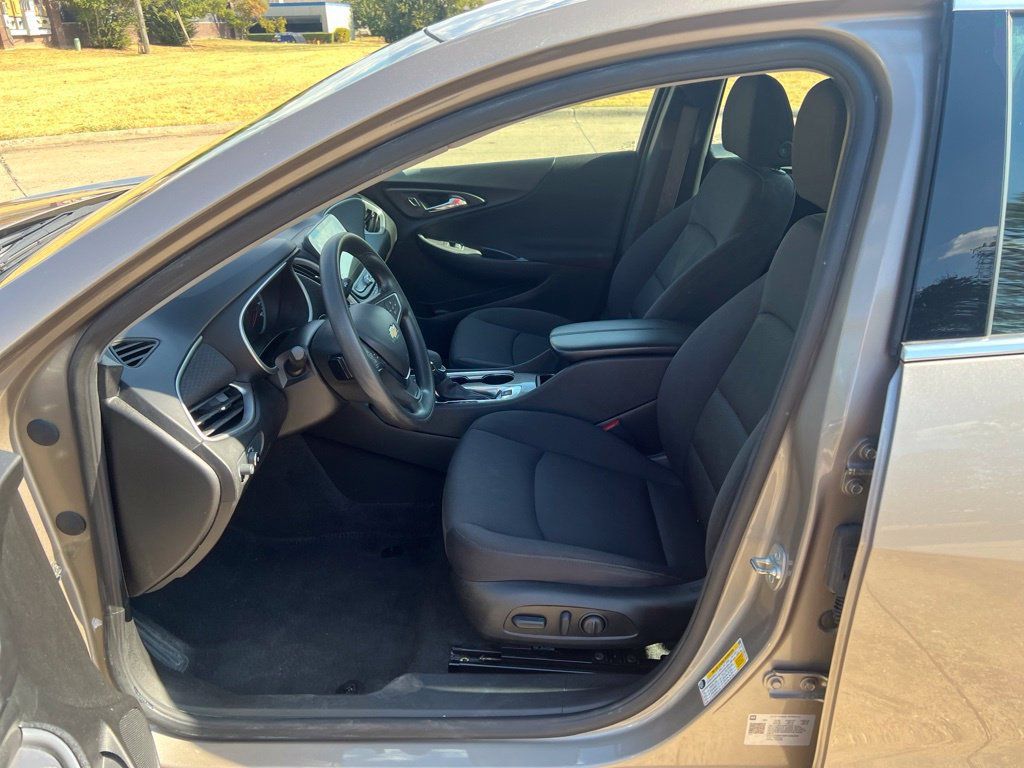 Used 2024 Chevrolet Malibu LT FWD image 7