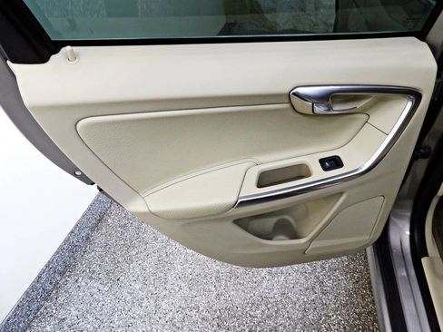 Used 2014 Volvo XC60 T6 image 9