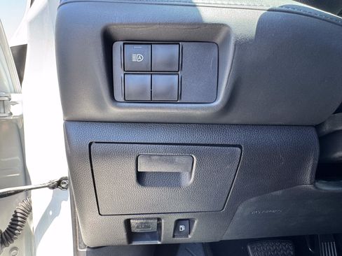 Used 2020 Toyota Highlander L FWD image 29