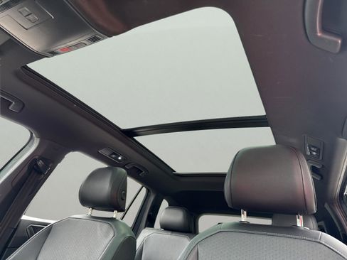 Used 2019 Volkswagen Tiguan SEL FWD image 14
