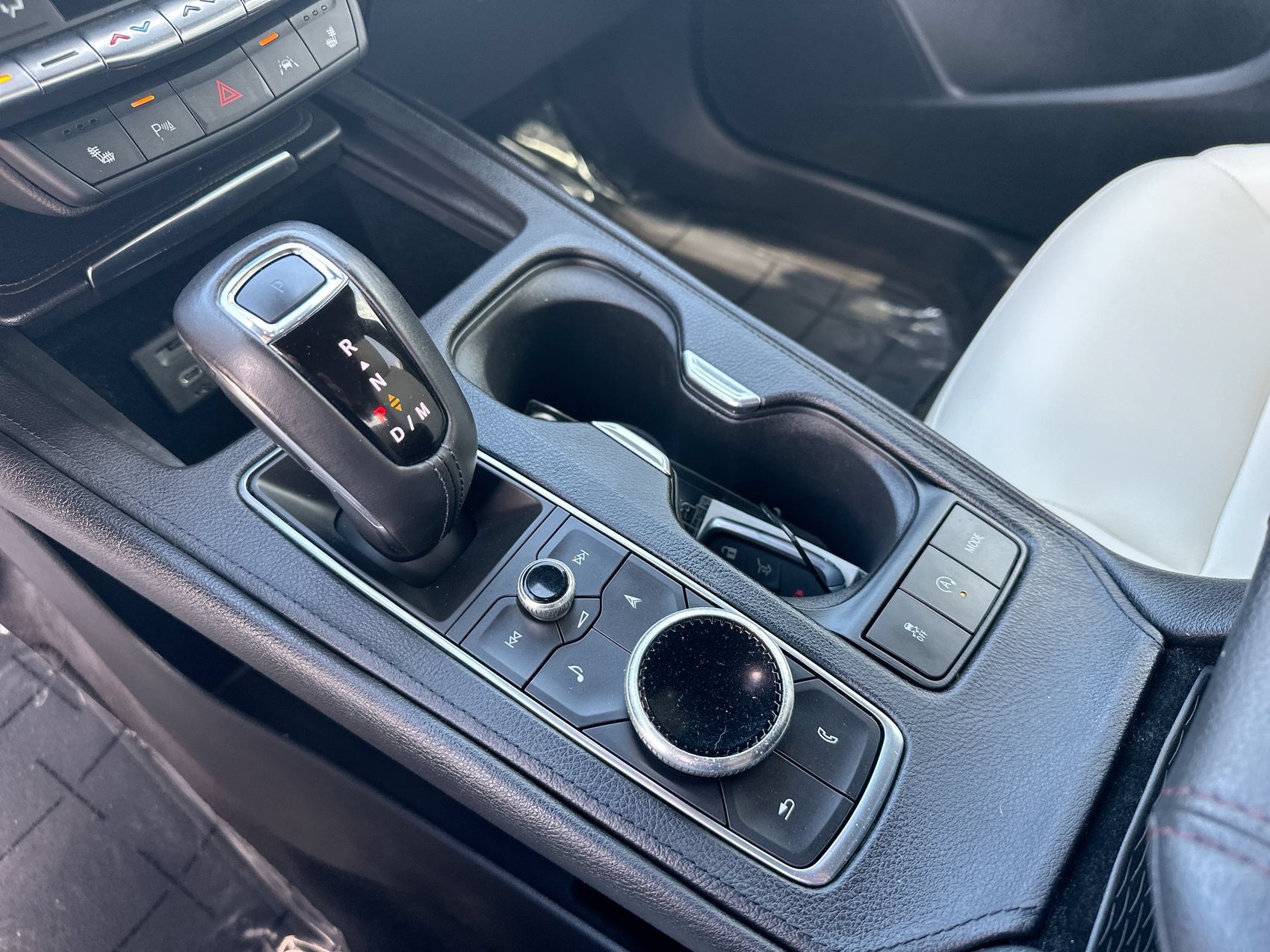 Used 2019 Cadillac XT4 Sport w/ Cold Weather Package FWD image 21