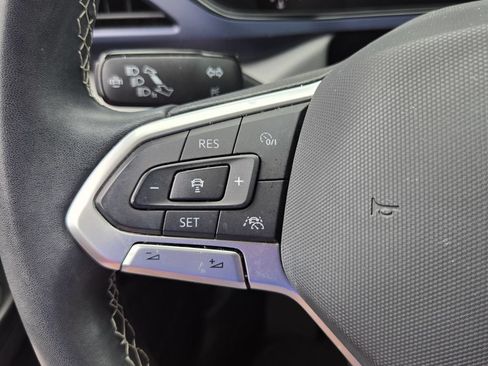 Used 2023 Volkswagen Taos SE w/ Panoramic Sunroof Package FWD image 23