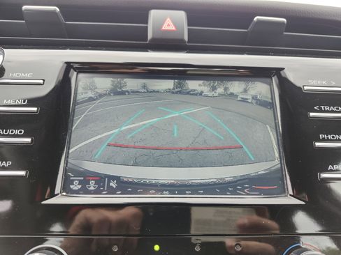 Used 2019 Toyota Camry LE w/ Convenience Package FWD image 2