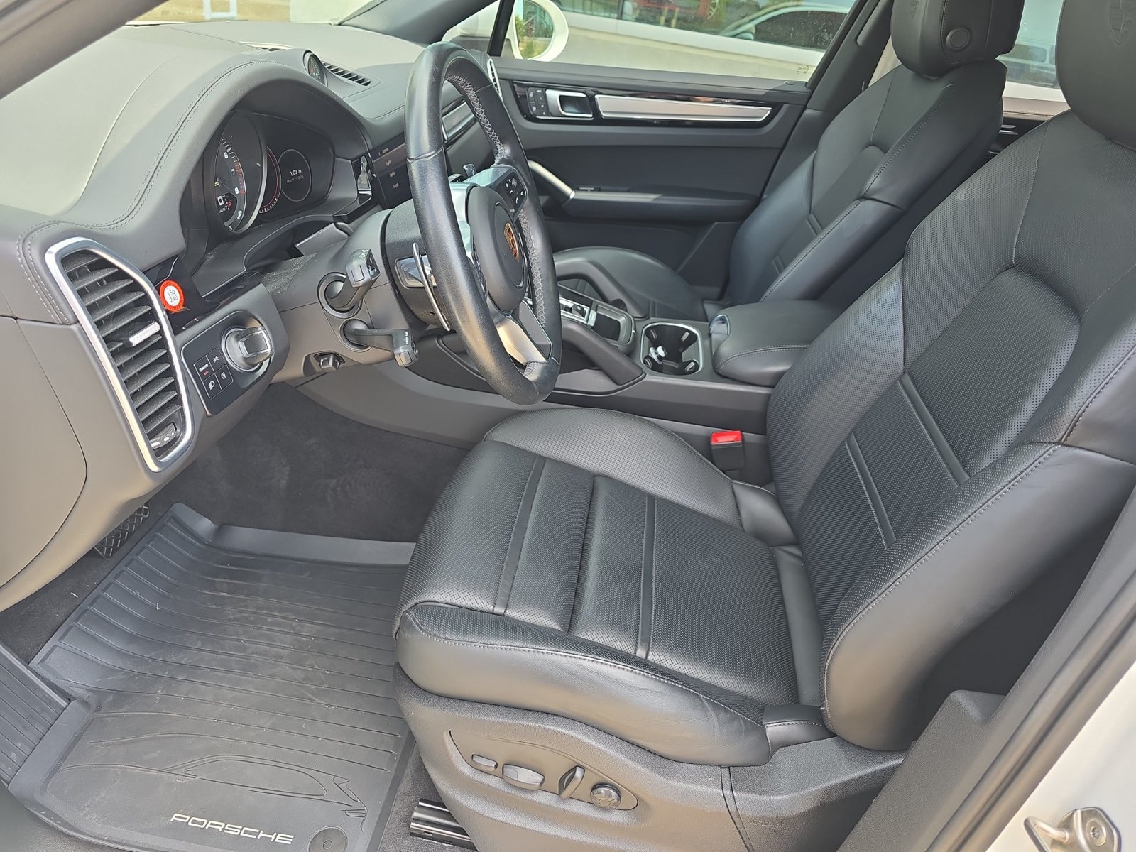 Certified 2023 Porsche Cayenne Platinum Edition AWD/4WD image 5