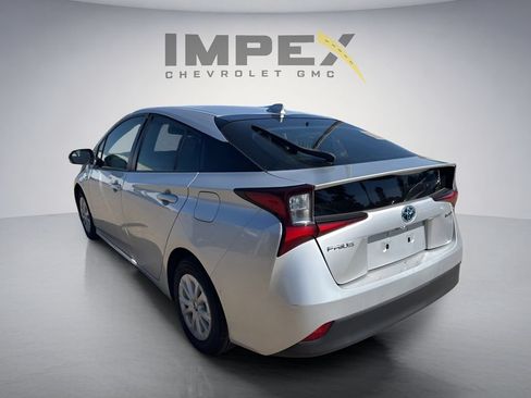 Used 2022 Toyota Prius LE FWD image 2