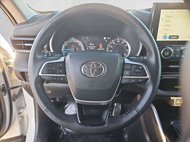 Used 2023 Toyota Highlander Bronze Edition FWD image 14