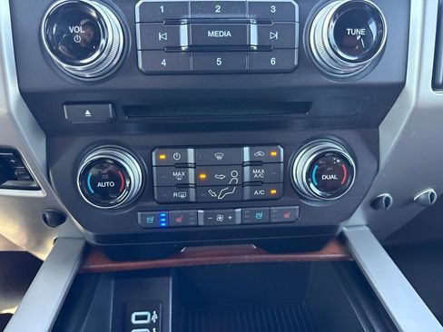 Used 2018 Ford F350 King Ranch w/ King Ranch Ultimate Package AWD/4WD image 21