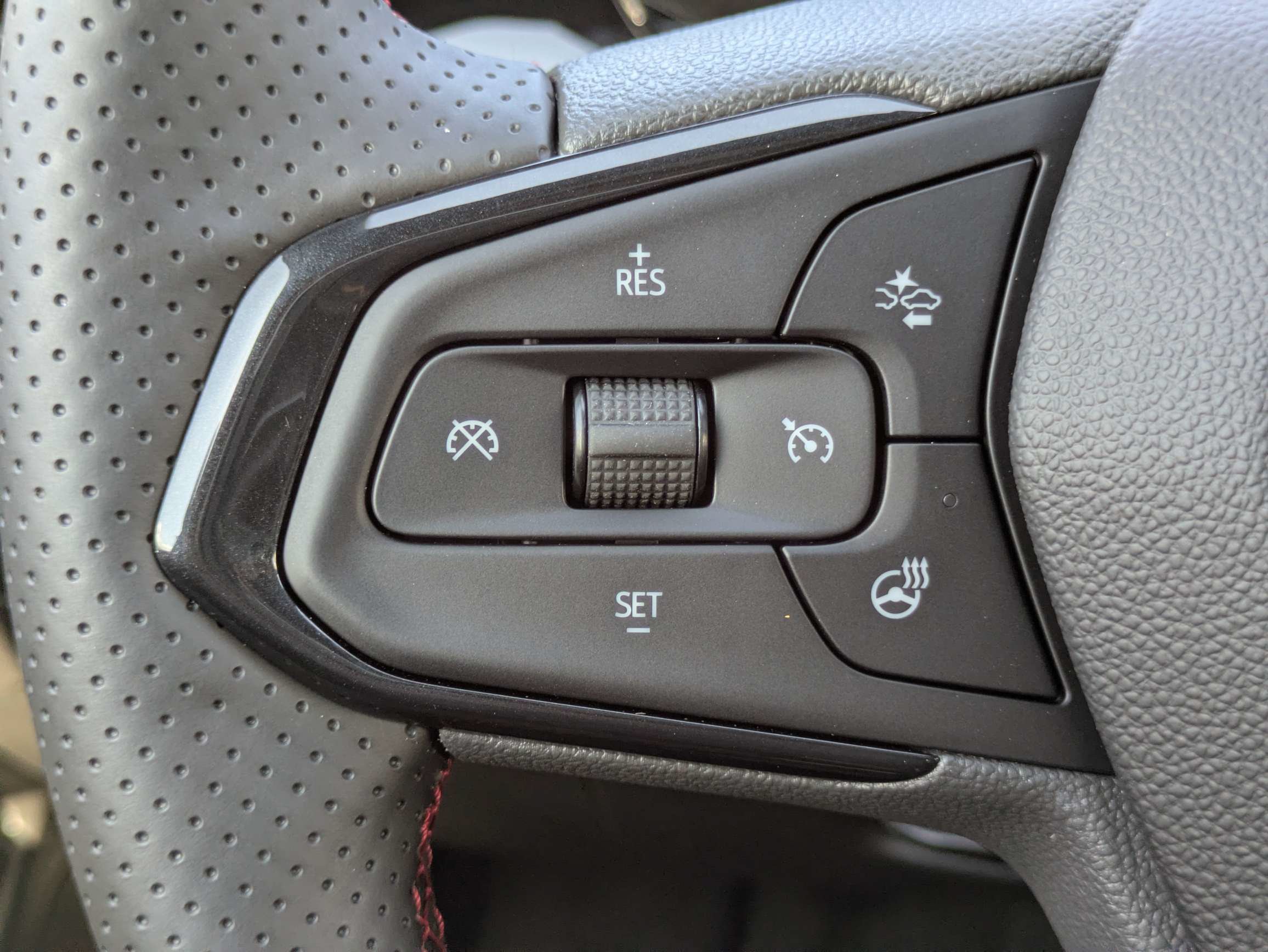 New 2026 Chevrolet Trax RS w/ Sunroof Package FWD image 15