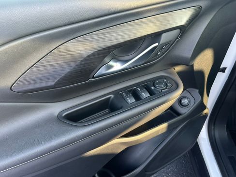 Used 2022 GMC Terrain SLE w/ Driver Convenience Package image 17