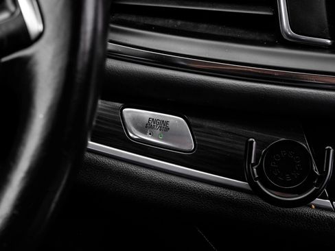 Used 2021 Buick Enclave Essence image 24