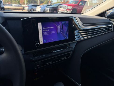 Used 2025 Toyota Camry LE image 27