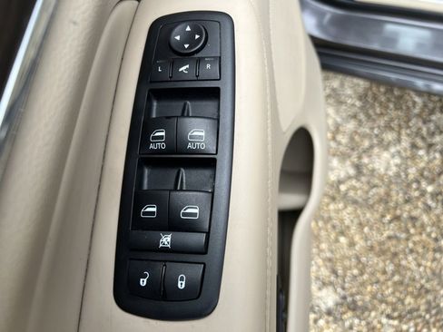 Used 2020 Jeep Grand Cherokee Overland image 28