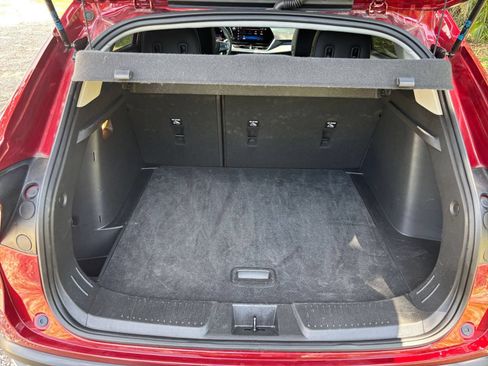 Used 2025 Chevrolet Trax LT FWD image 32