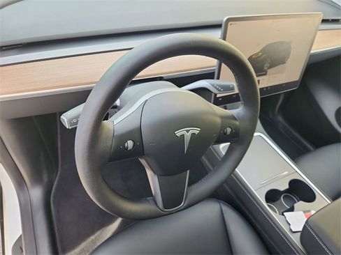 Used 2023 Tesla Model Y Long Range image 10