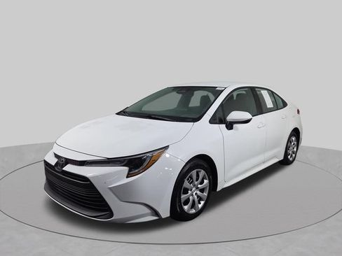 Used 2024 Toyota Corolla LE FWD image 2