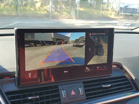 Used 2024 Audi SQ5 Prestige image 15