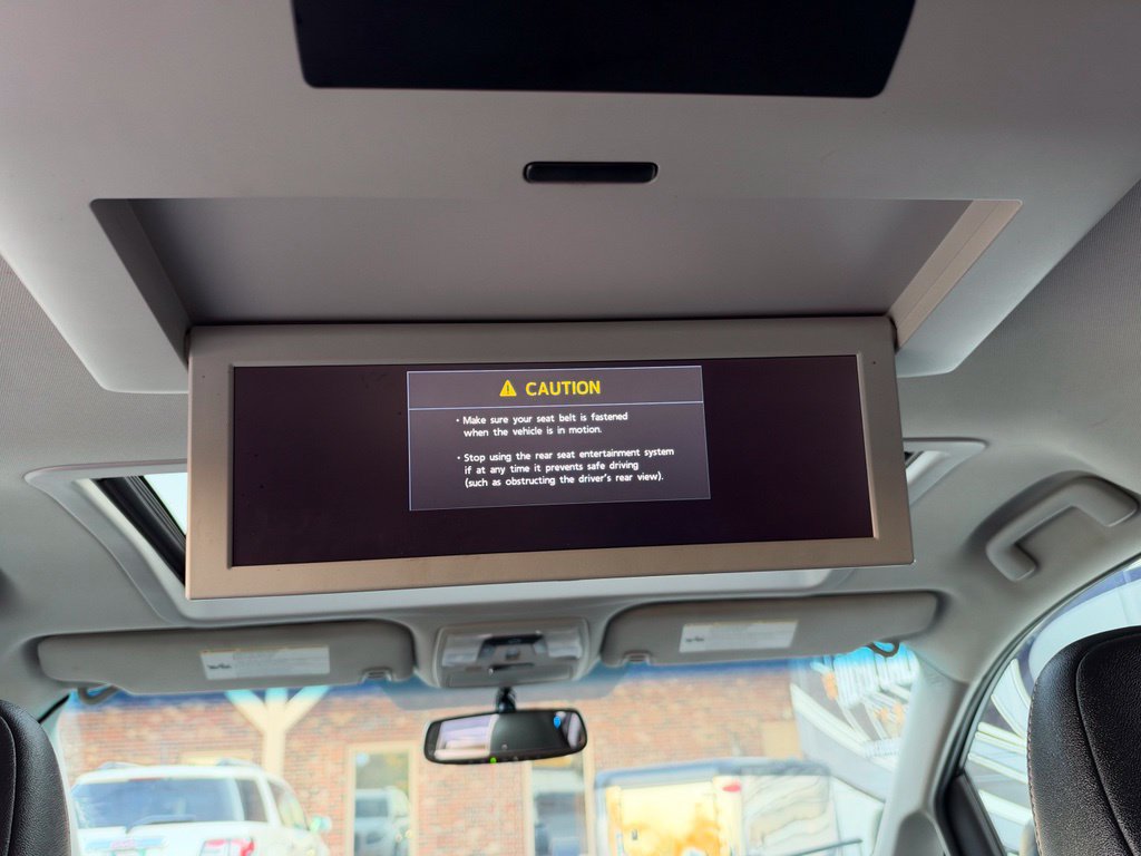 Used 2017 Toyota Sienna SE Premium w/ Outdoor Package FWD image 16
