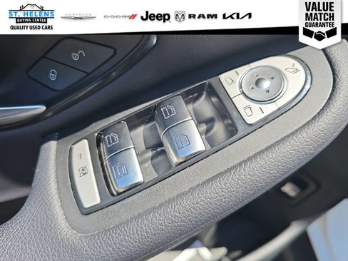 Used 2020 Mercedes-Benz GLC 300 4MATIC image 25