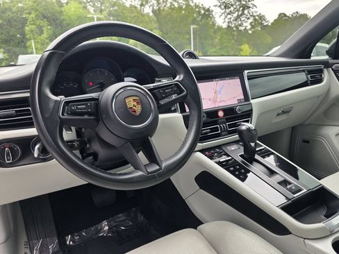 Certified 2023 Porsche Macan S AWD/4WD image 4