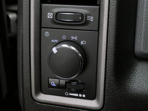 Used 2016 RAM 2500 Tradesman w/ Chrome Appearance Group image 25