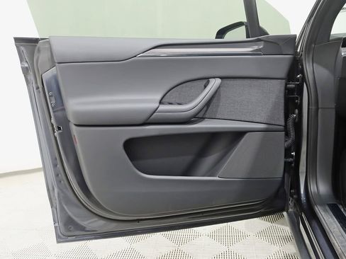 Used 2025 Tesla Model X AWD/4WD image 33