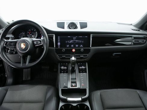 Certified 2024 Porsche Macan image 13