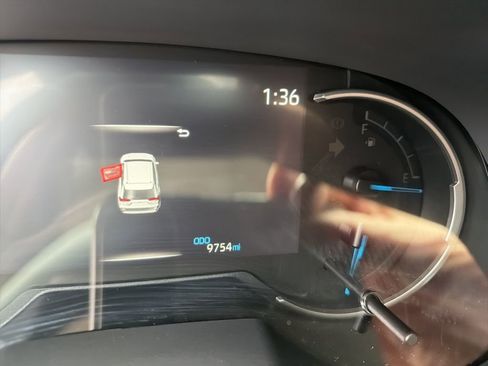 Used 2025 Toyota RAV4 XLE w/ Convenience Package image 13