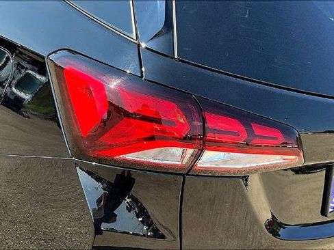 Used 2023 Chevrolet Equinox LT w/ Driver Convenience Package image 29