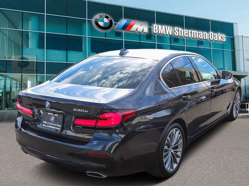 Used 2022 BMW 530e w/ Convenience Package image 4