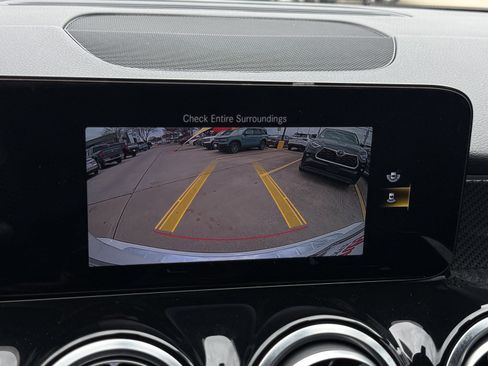 Used 2023 Mercedes-Benz GLB 250 image 25