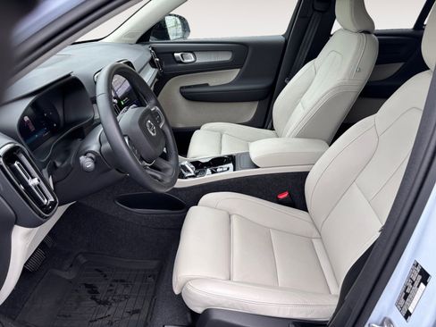 New 2025 Volvo XC40 B5 Plus w/ Protection Package Premier image 9