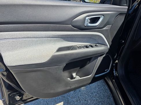 New 2025 Jeep Compass Latitude w/ Sun & Sound Group image 8