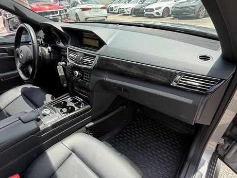 Used 2010 Mercedes-Benz E 350 4MATIC Sedan image 17