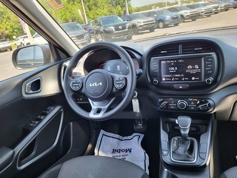 Used 2023 Kia Soul LX w/ LX Technology Package FWD image 15