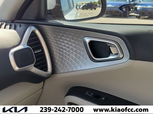 Used 2024 Kia Soul LX FWD image 30