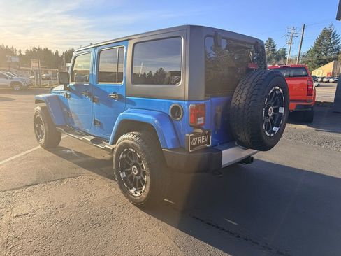 Used 2015 Jeep Wrangler Unlimited Sahara w/ Connectivity Group image 3