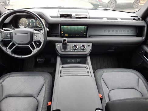 Used 2024 Land Rover Defender 110 X-Dynamic SE image 12