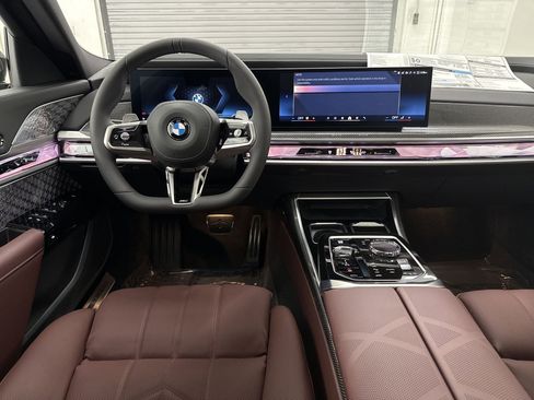 New 2025 BMW 760i xDrive w/ Premium Package image 4