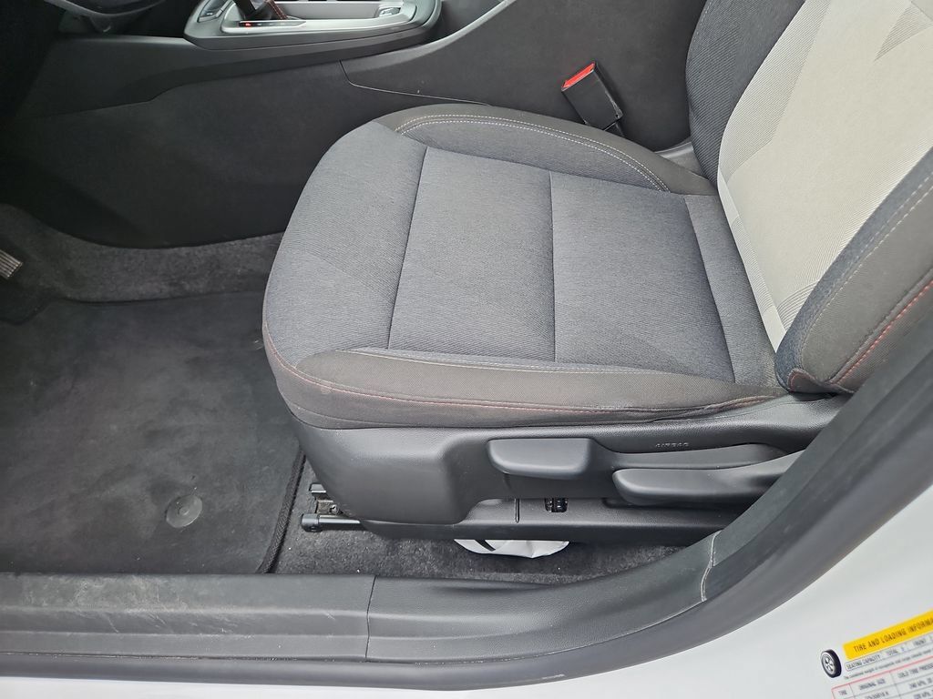 Used 2024 Chevrolet Trax RS FWD image 18