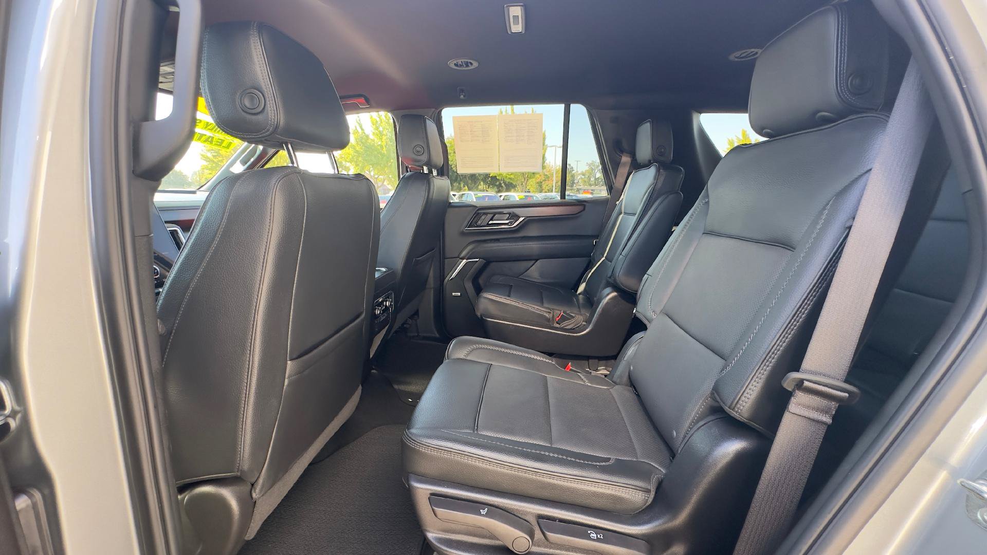 Used 2025 GMC Yukon Denali AWD/4WD image 9