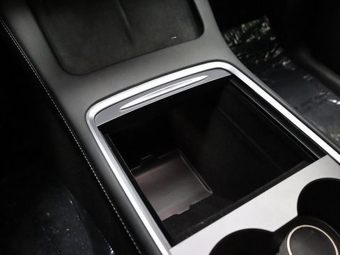 Used 2023 Tesla Model Y Long Range image 41